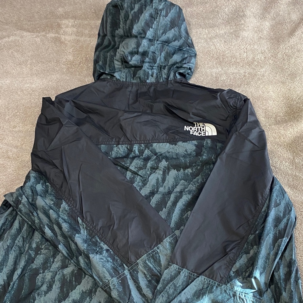 The North Face Men’s Hooded Windbreaker - Black & Teal Camo - Picture 4 of 6